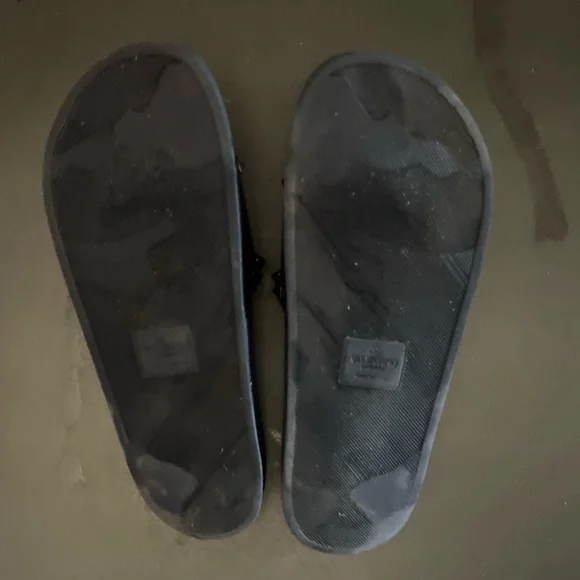 Valentino Garavani Rockstud Pool Slides - Picture 5 of 9